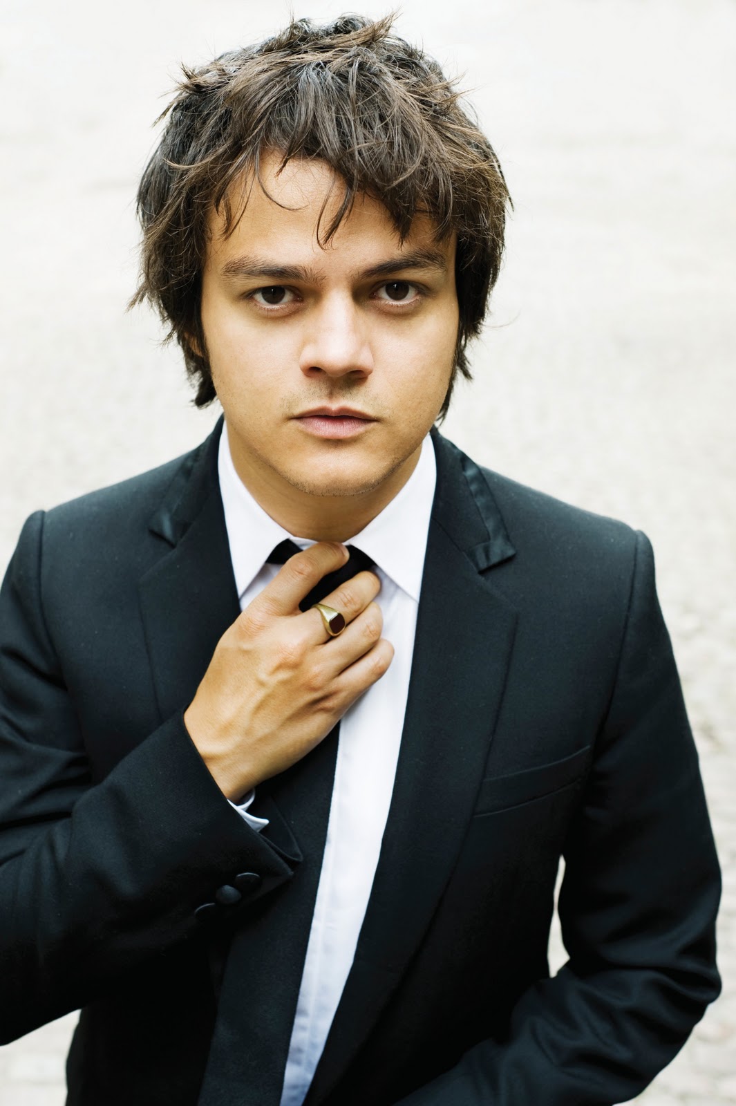 The 44-year old son of father John Cullum and mother Yvonne Jamie Cullum in 2024 photo. Jamie Cullum earned a  million dollar salary - leaving the net worth at 12 million in 2024
